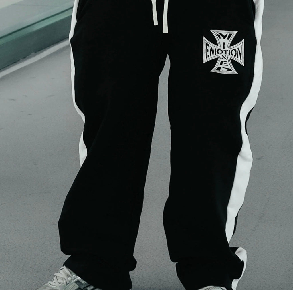 MIXED EMOTION BLACK QUARTER ZIP