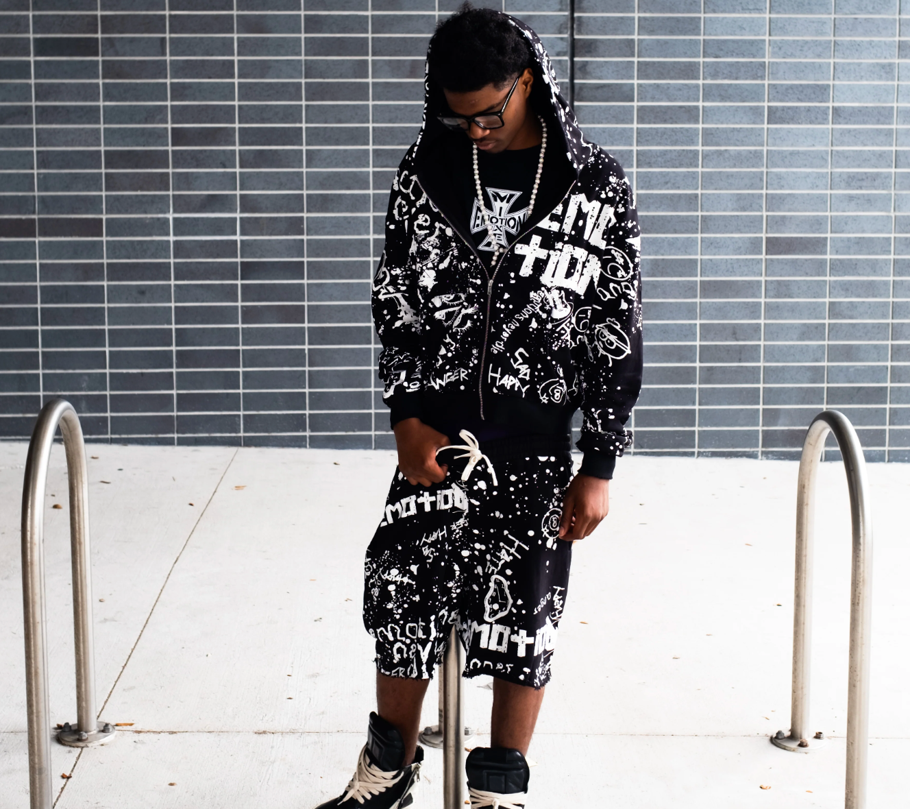 MIXED EMOTION BLACK GAFFITI SHORTS